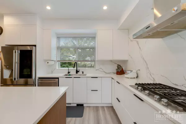 Surrey, BC V3V 6A2,10488 124 ST #20