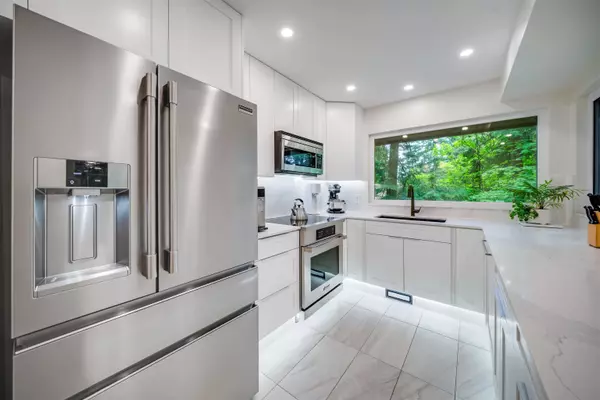 North Vancouver, BC V7K 2Y5,867 Frederick RD