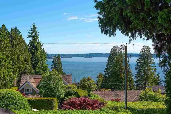 2623 Lawson AVE, West Vancouver, BC V7V 2G3