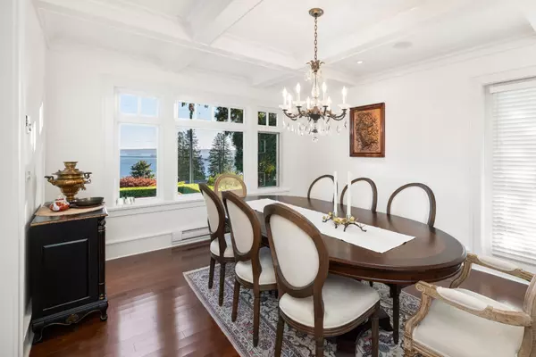 2623 Lawson AVE West Vancouver, BC V7V 2G3