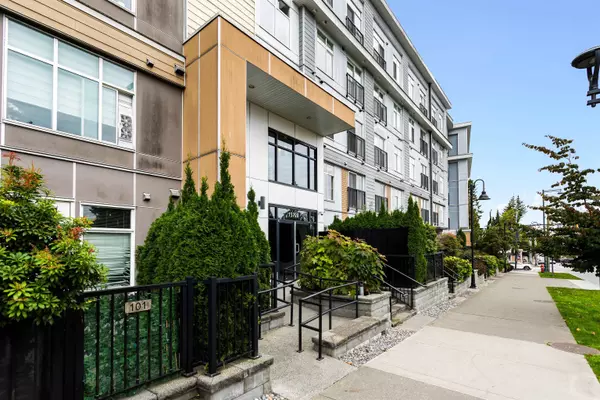 Surrey, BC V3T 0G2,13728 108 AVE #424