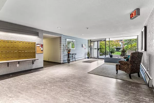 White Rock, BC V4B 4B6,1555 Fir ST #103