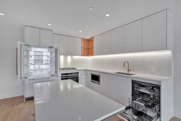 720 Farrow ST #3601 Coquitlam, BC V3J 0P3