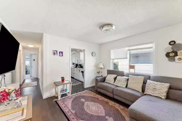 North Vancouver, BC V7M 2T4,1949 Mahon AVE