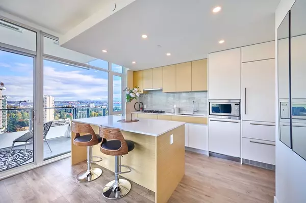 200 Klahanie CT #2002, West Vancouver, BC V7P 0E4