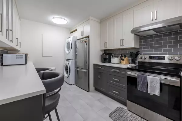 15275 19 AVE #217 Surrey, BC V4A 1X6