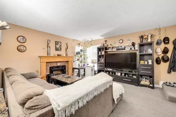 Surrey, BC V3R 6Y2,14834 Holly Park LN
