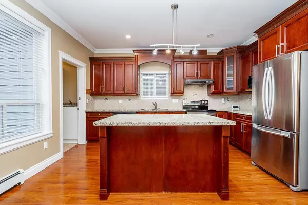 5962 129 ST Surrey, BC V3X 0C7