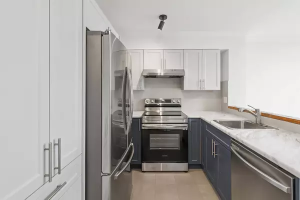 1503 W 66th AVE #PH5, Vancouver, BC V6P 2R8