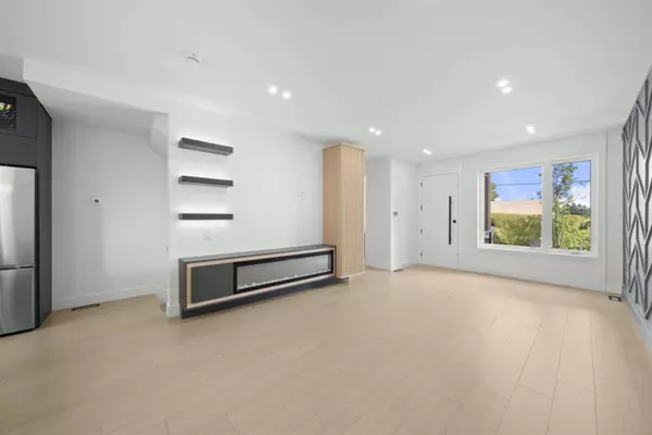 Coquitlam, BC V3K 4N3,314 Nelson ST #2