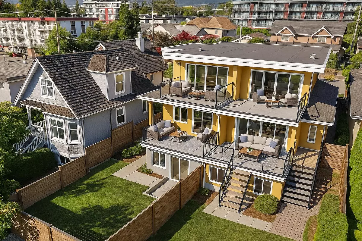 North Vancouver, BC V7L 1C8,412 E 2nd ST