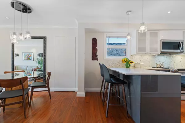 412 E 2nd ST North Vancouver, BC V7L 1C8