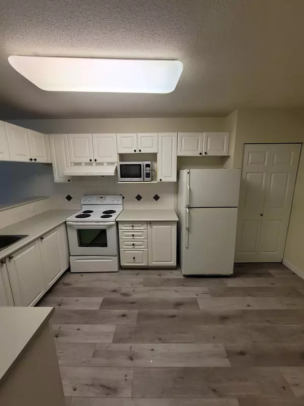 Surrey, BC V3W 0T6,13670 84 ST #1