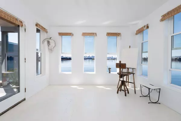 415 W Esplanade AVE #A27 North Vancouver, BC V7M 1A6