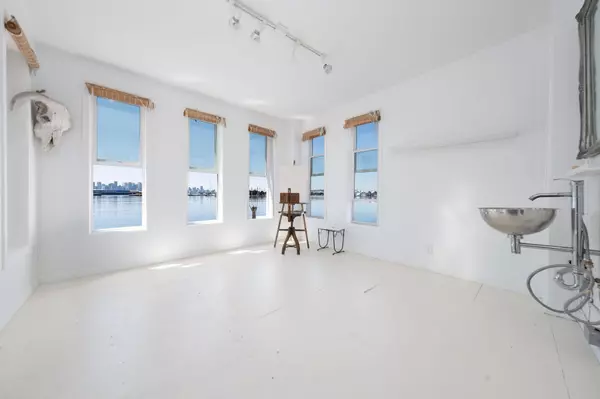 415 W Esplanade AVE #A27 North Vancouver, BC V7M 1A6