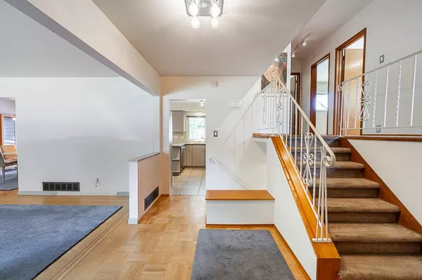 Vancouver, BC V6P 3K3,6637 Ash ST