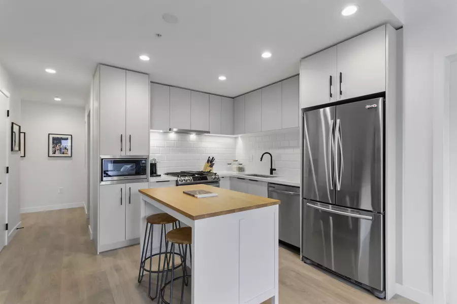 3018 St George ST #301, Port Moody, BC V3H 0L4