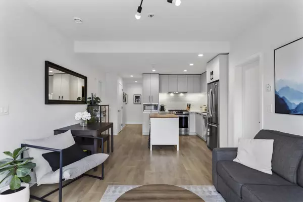 Port Moody, BC V3H 0L4,3018 St George ST #301