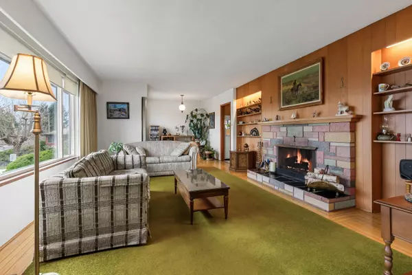 Burnaby, BC V5B 2X3,6825 Hycrest DR