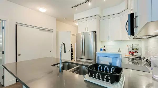 2436 Kelly AVE #103 Port Coquitlam, BC V3C 0G9