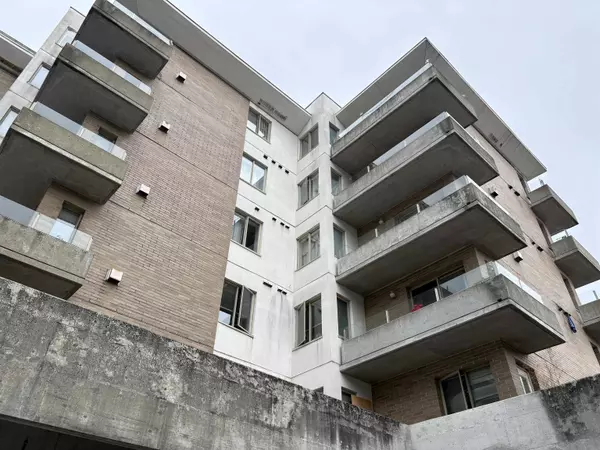 North Vancouver, BC V7M 1V5,137 W 17th ST #204