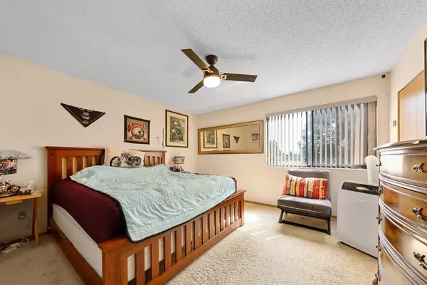 9742 149 ST Surrey, BC V3R 8C6