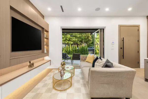 Vancouver, BC V5T 2A9,847 E 10th AVE #1