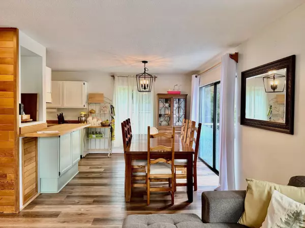 Sechelt, BC V7Z 0N3,5607 Wakefield RD