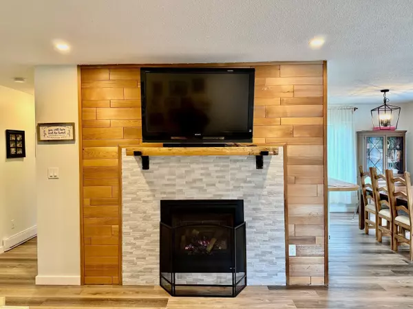 Sechelt, BC V7Z 0N3,5607 Wakefield RD