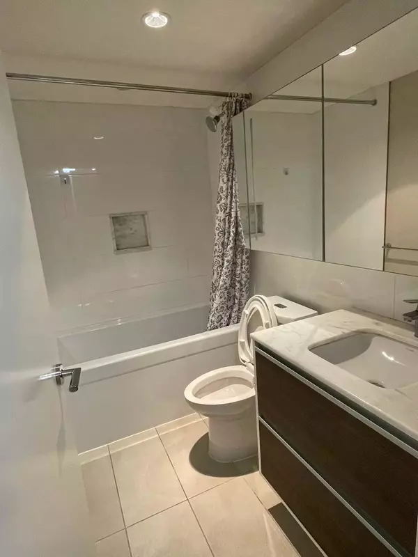 13398 104 AVE #2902 Surrey, BC V3T 1V6