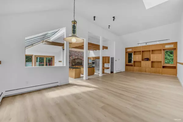 North Vancouver, BC V7J 3P4,2901 Allan RD