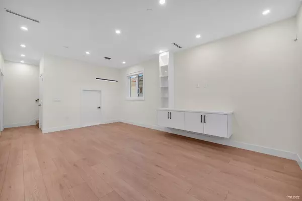 Vancouver, BC V5R 5A1,3090 Vanness AVE #1