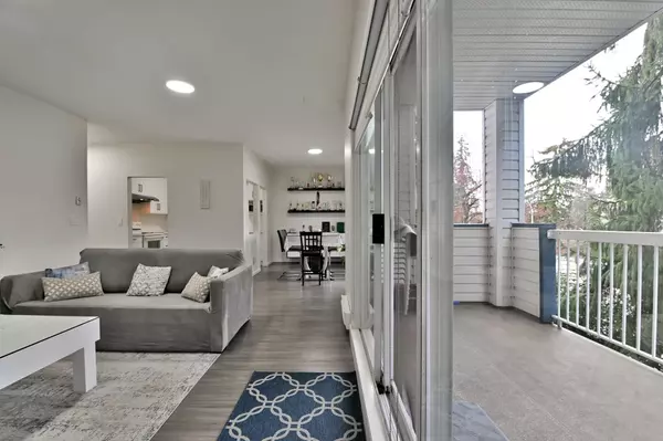 Surrey, BC V3W 0T4,13918 72 AVE #215