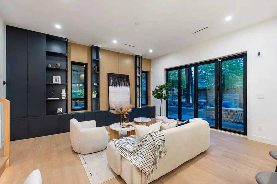 487 E 31st AVE, Vancouver, BC V5V 4A8