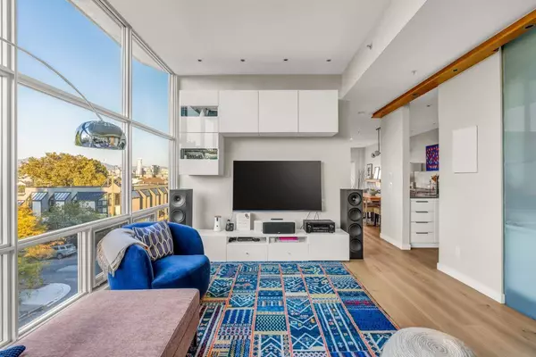 Vancouver, BC V6K 1L4,2216 W 3rd AVE #402