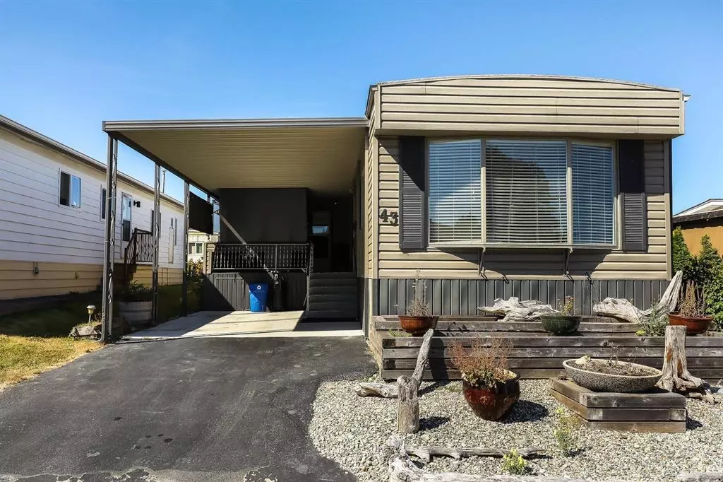 Surrey, BC V4A 2B1,15875 20 AVE #43