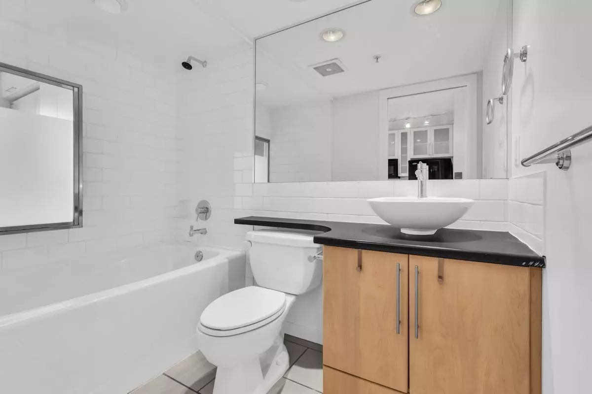 Vancouver, BC V6B 1E6,1225 Richards ST #1703