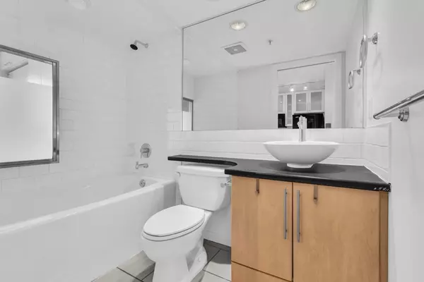 1225 Richards ST #1703, Vancouver, BC V6B 1E6