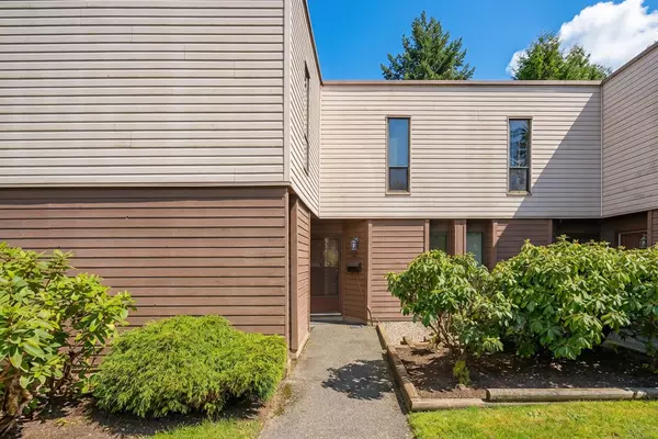 Surrey, BC V3V 5N4,9400 128 ST #14