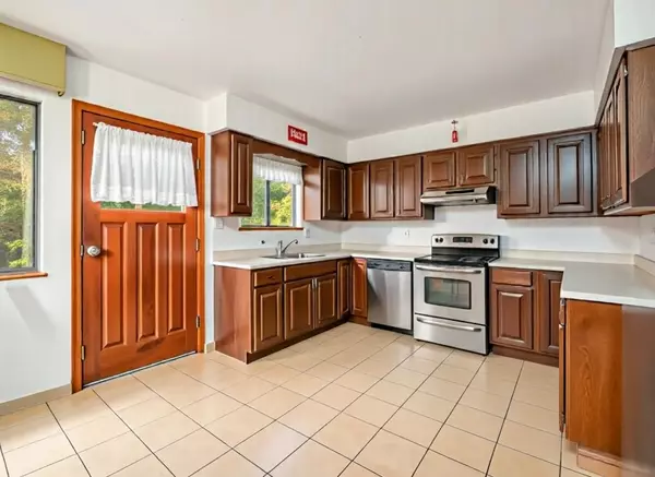 North Vancouver, BC V7M 3C2,1609 Bewicke AVE