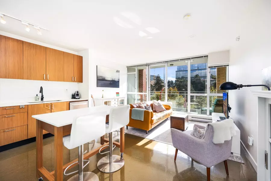 221 Union ST #318, Vancouver, BC V6A 0B4
