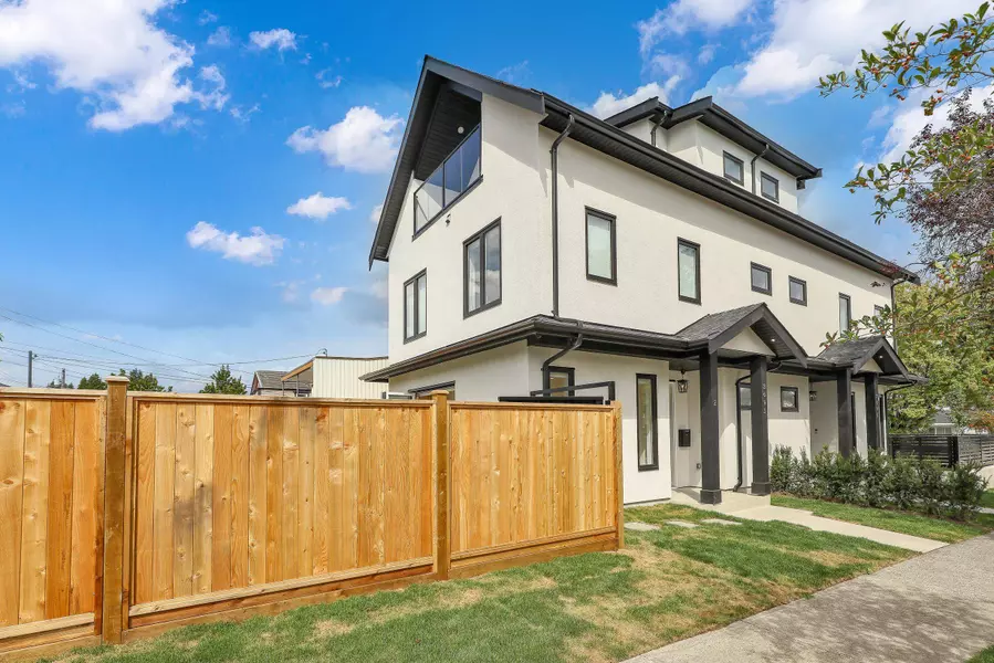 3695 E 26 AVE #2, Vancouver, BC V5R 2M7