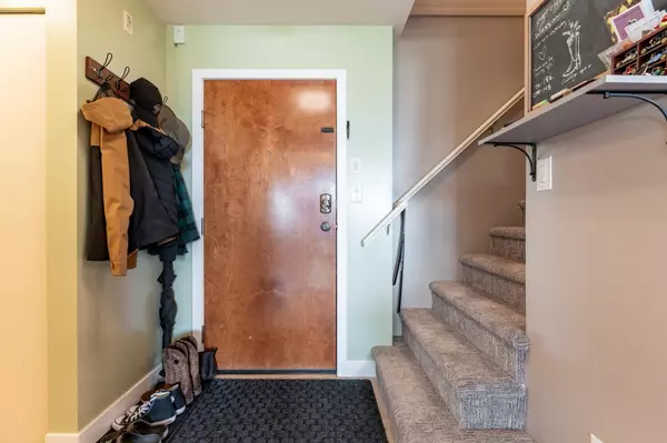 Burnaby, BC V3N 5E3,6888 Southpoint DR #415