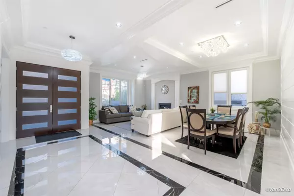 Vancouver, BC V5Y 2R2,146 W 40th AVE