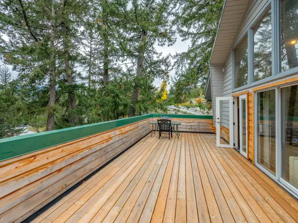 9539 Emerald DR Whistler, BC V8E 0G5