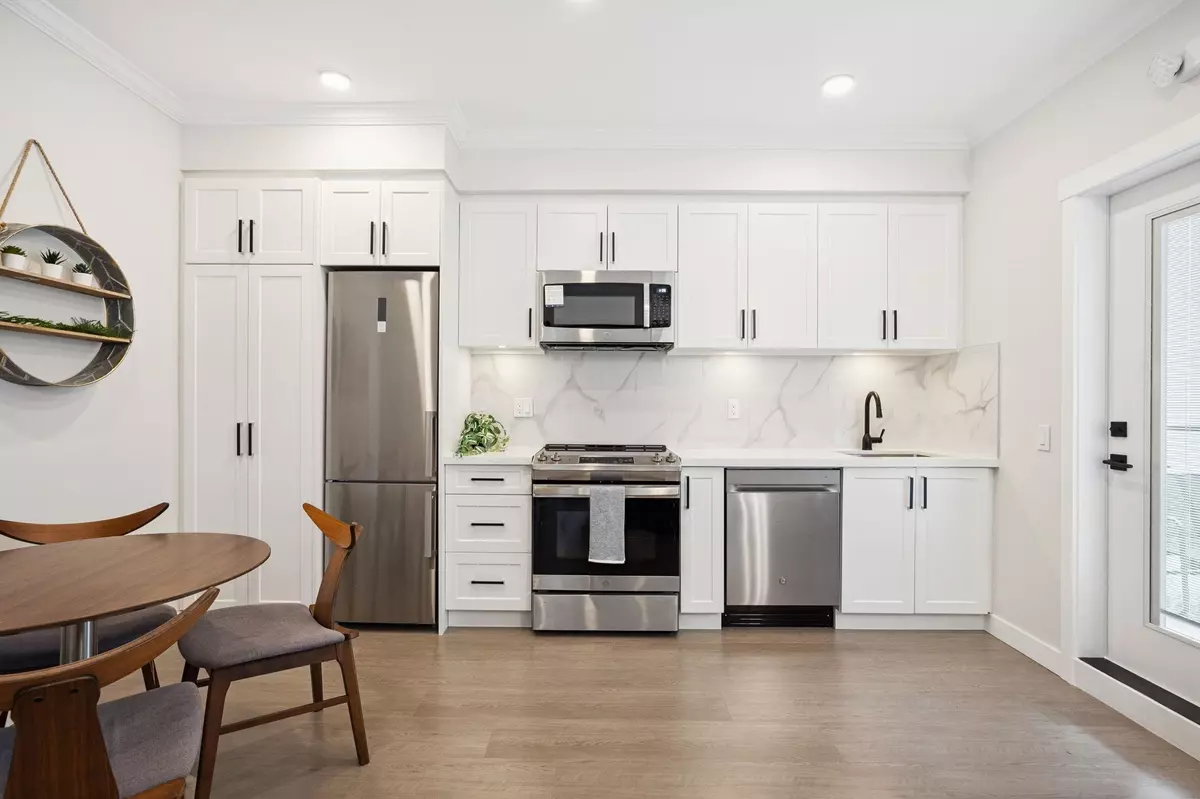 Maple Ridge, BC V2X 5Y6,12109 223 ST #417