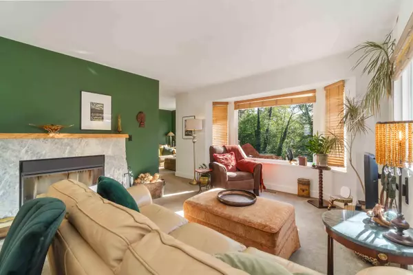 Port Moody, BC V3H 4K4,532 San Remo DR