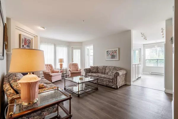 White Rock, BC V4B 5K2,1576 Merklin ST #205