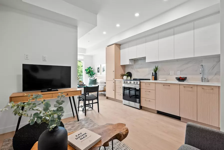 150 James RD #602, Port Moody, BC V3H 2S4