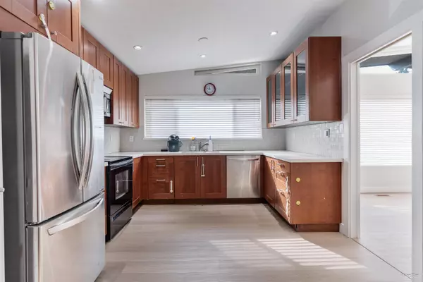 Burnaby, BC V5E 3T5,7148 6th ST